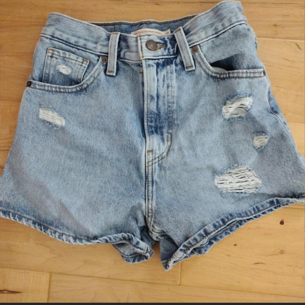 Levi's mom jeans